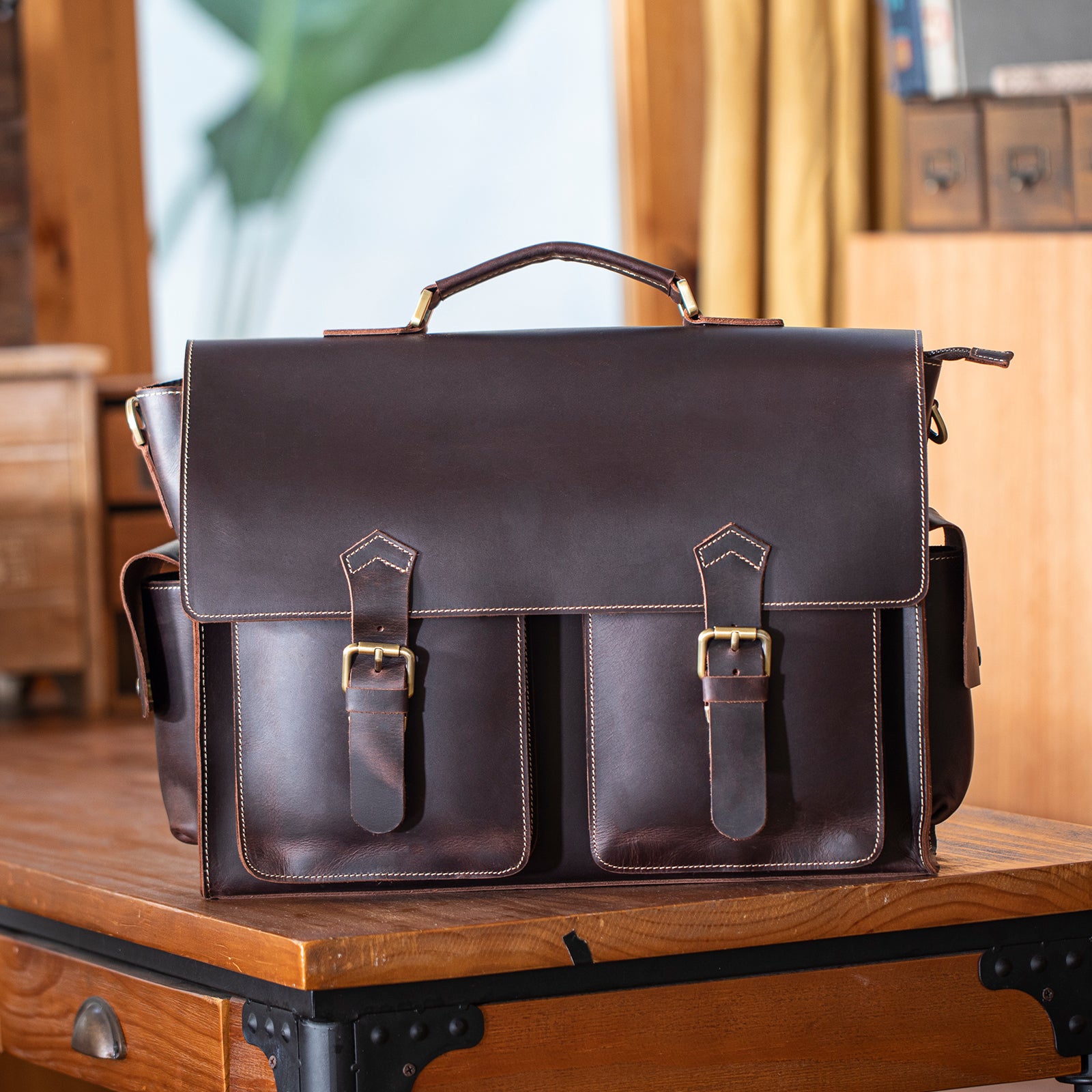 Polare Mens Leather Laptop Briefcase Business Messenger Bag (Scenario Shows)