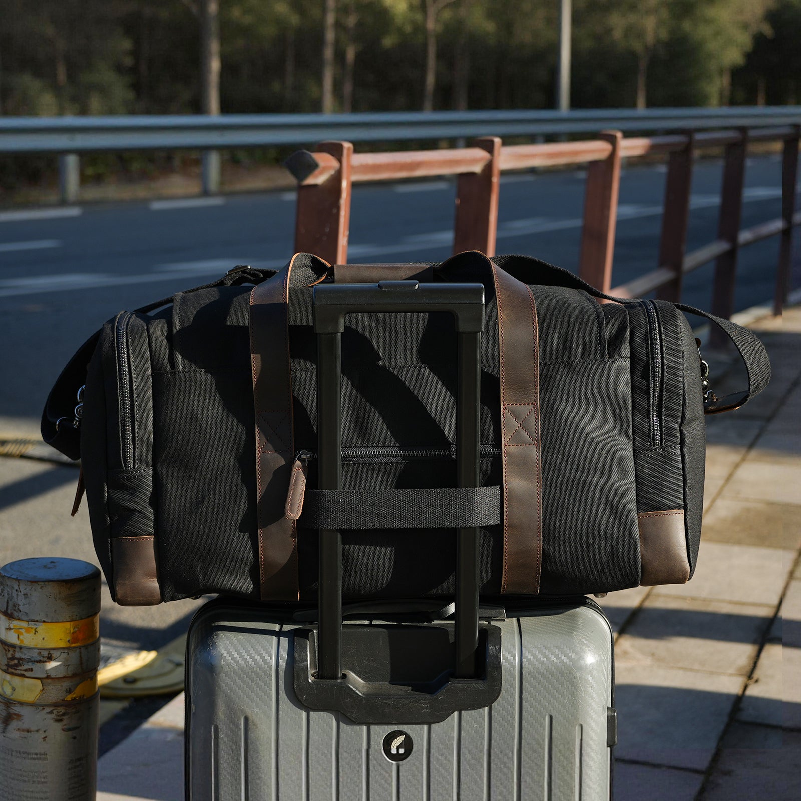 23" Canvas Leather Bag 42L Waterproof Travel Carry on Duffel Bag (Black/Back)