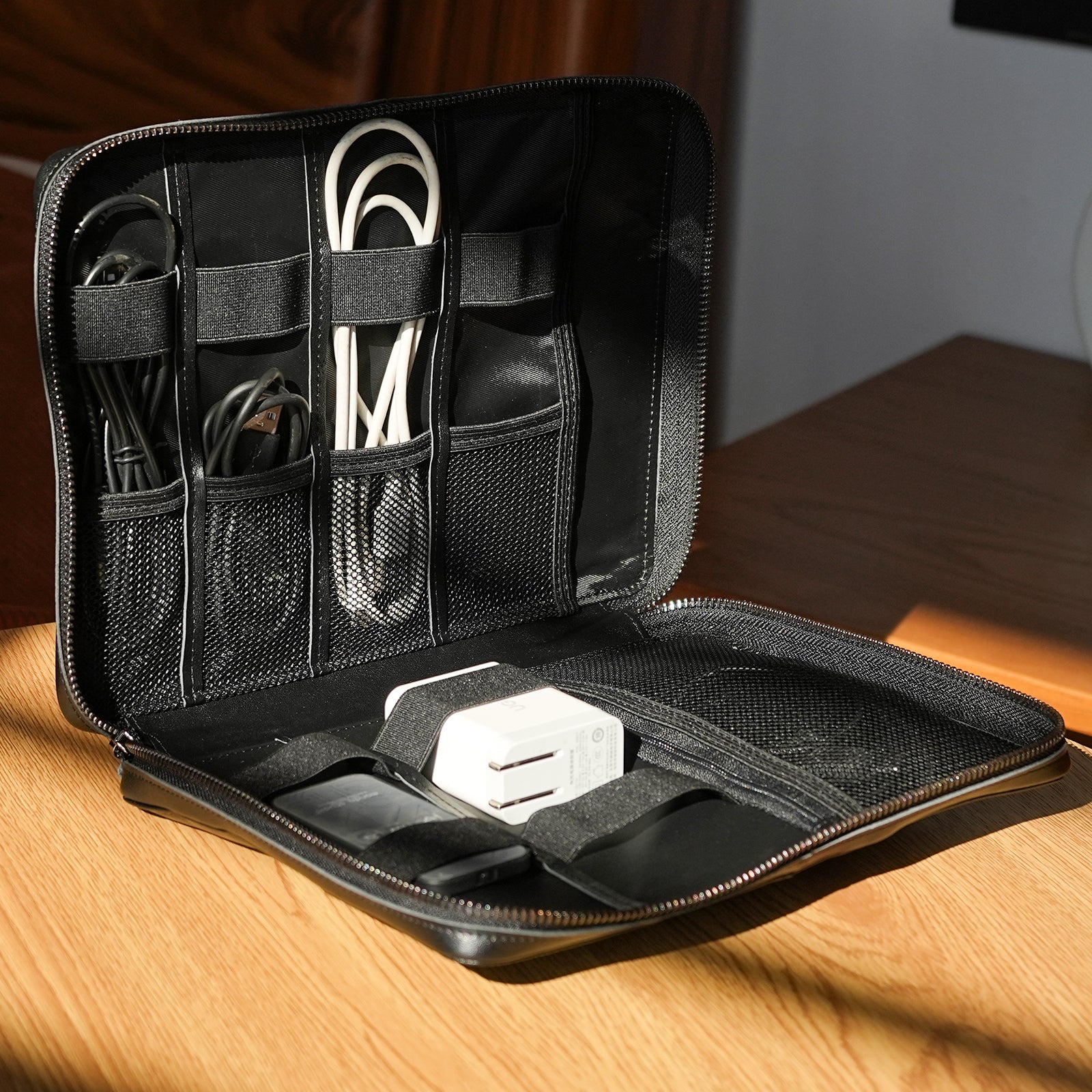 Leather Travel Cable Organizer Case Electronics Accessories Storage Bag (Scenario Shows)