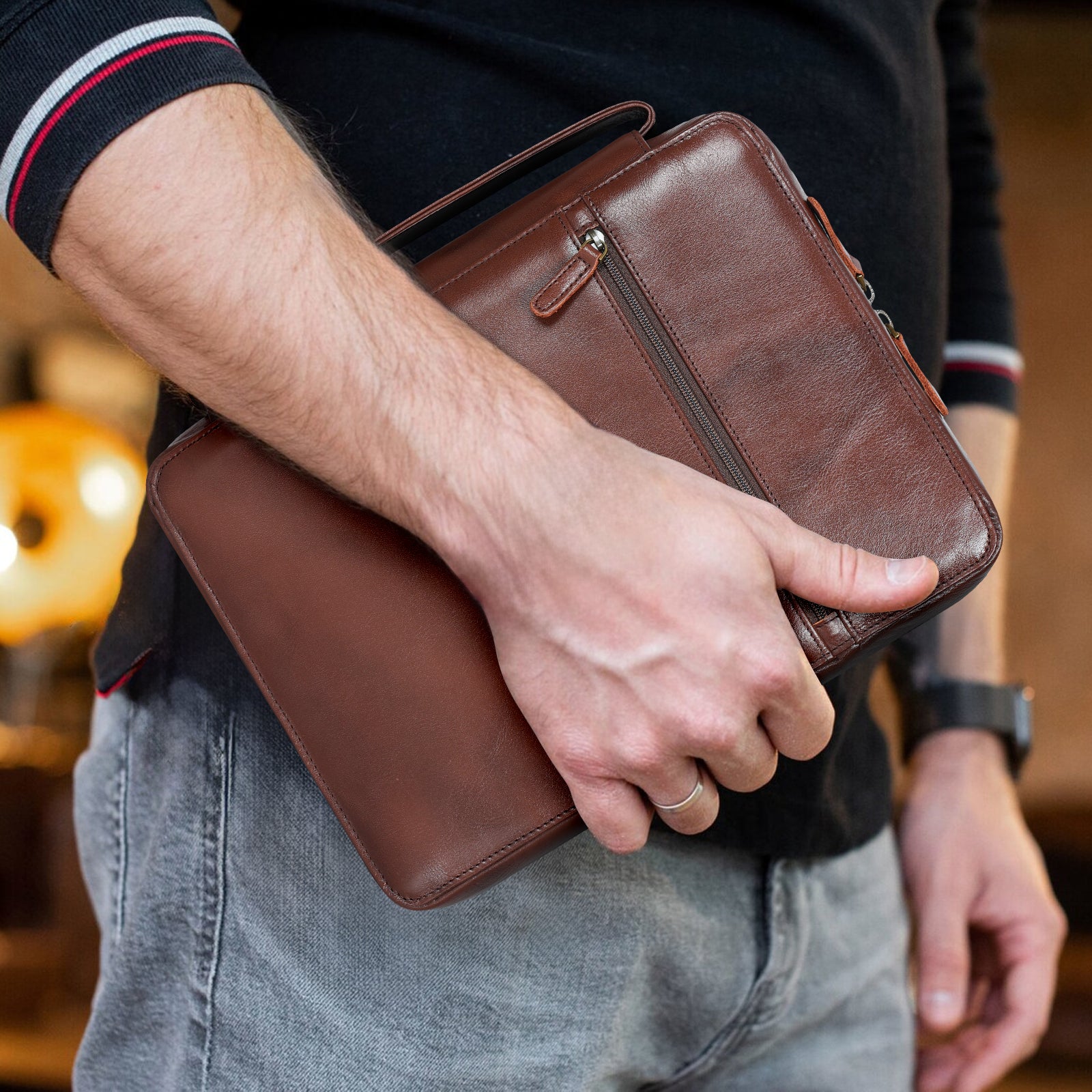 Full Grain Leather Bible Cover Book Holder Carrying Case (Model Display)
