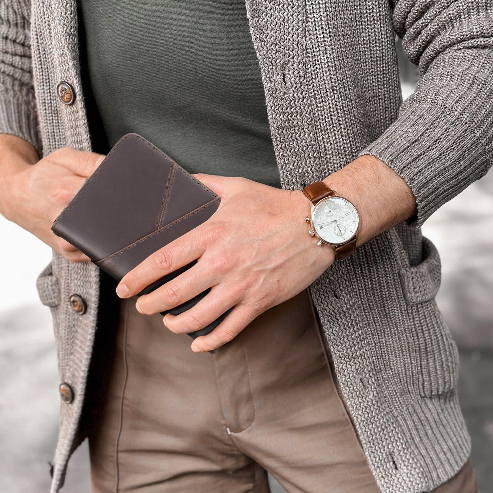 Full Grain Leather Passport Holder with AirTag Slot (Model Display)