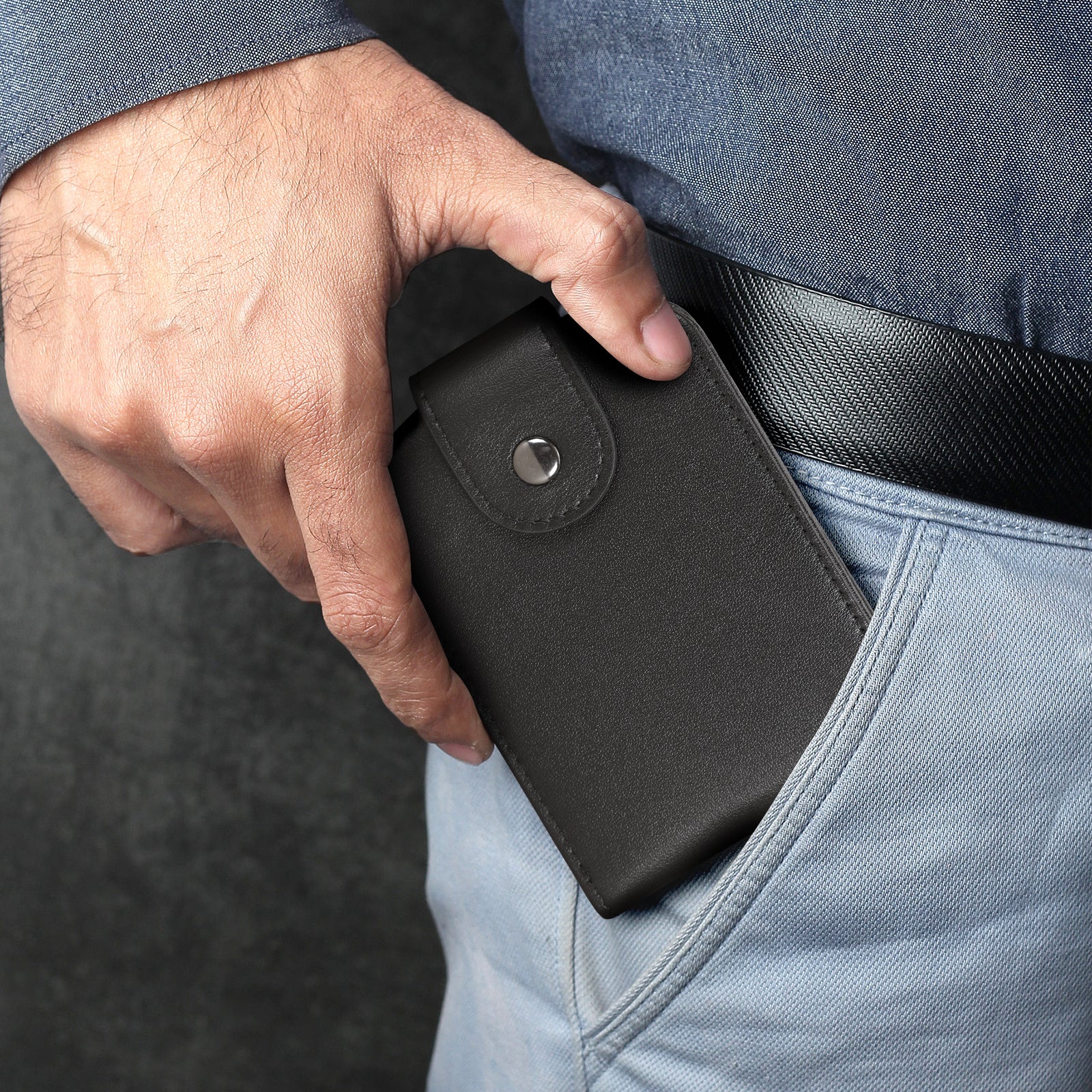 Polare Italian Real Leather RFID Blocking Bifold Wallet for Men (Model Display)
