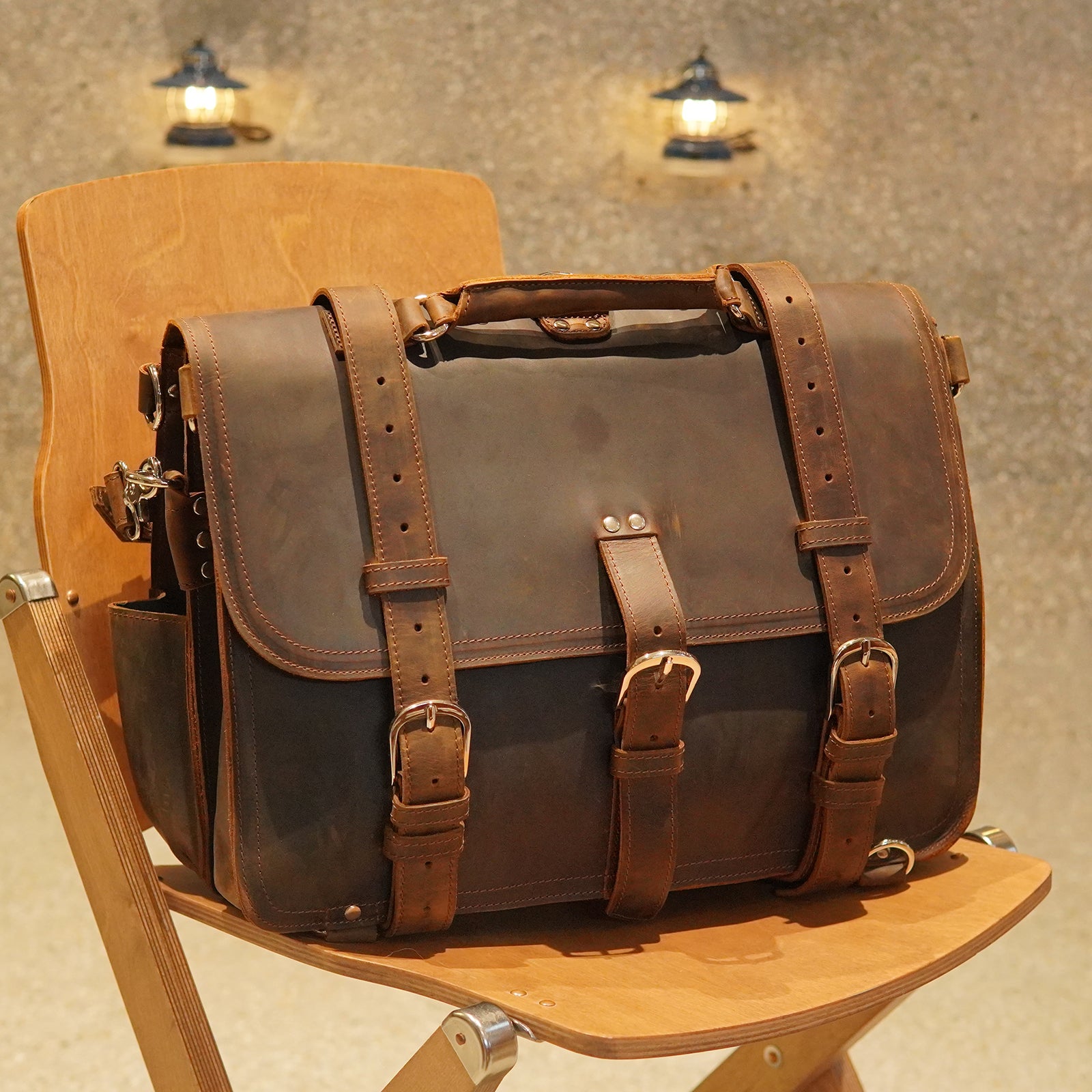 Polare 16" Full Grain Leather Briefcase Shoulder Messenger Bag (Scenario Shows)