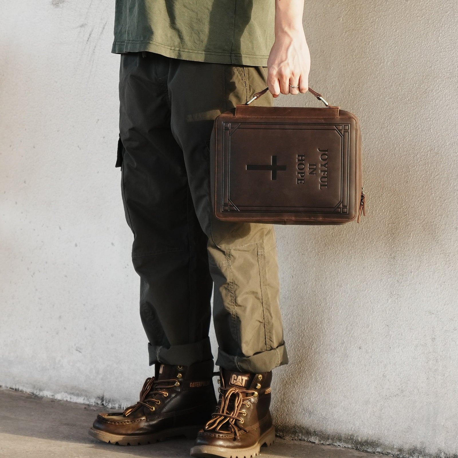 Full Grain Leather Bible Cover Church Bag (Scenario Shows)