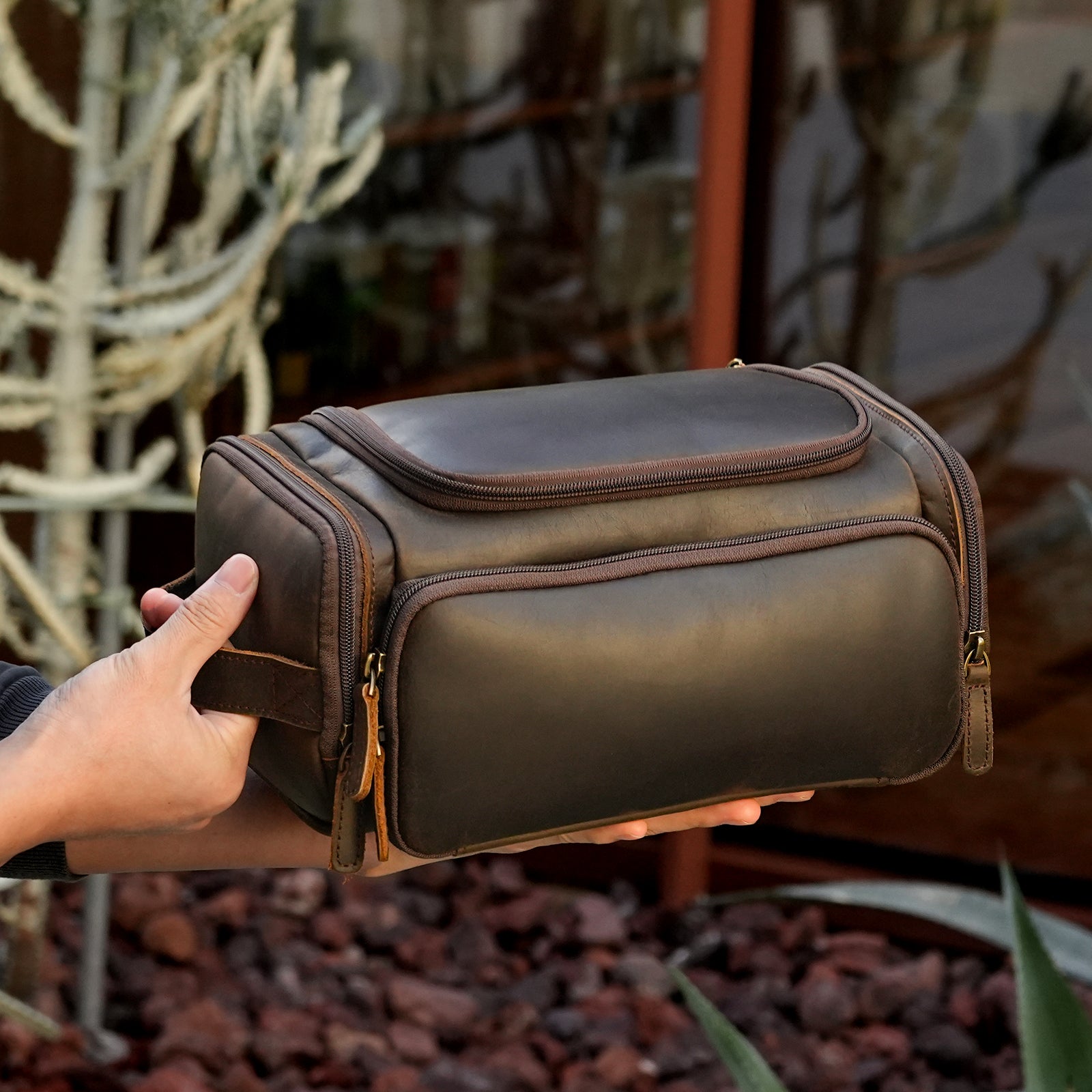 Leather Travel Toiletry Bag Hanging Makeup Cosmetic Wash Case (Model Display)