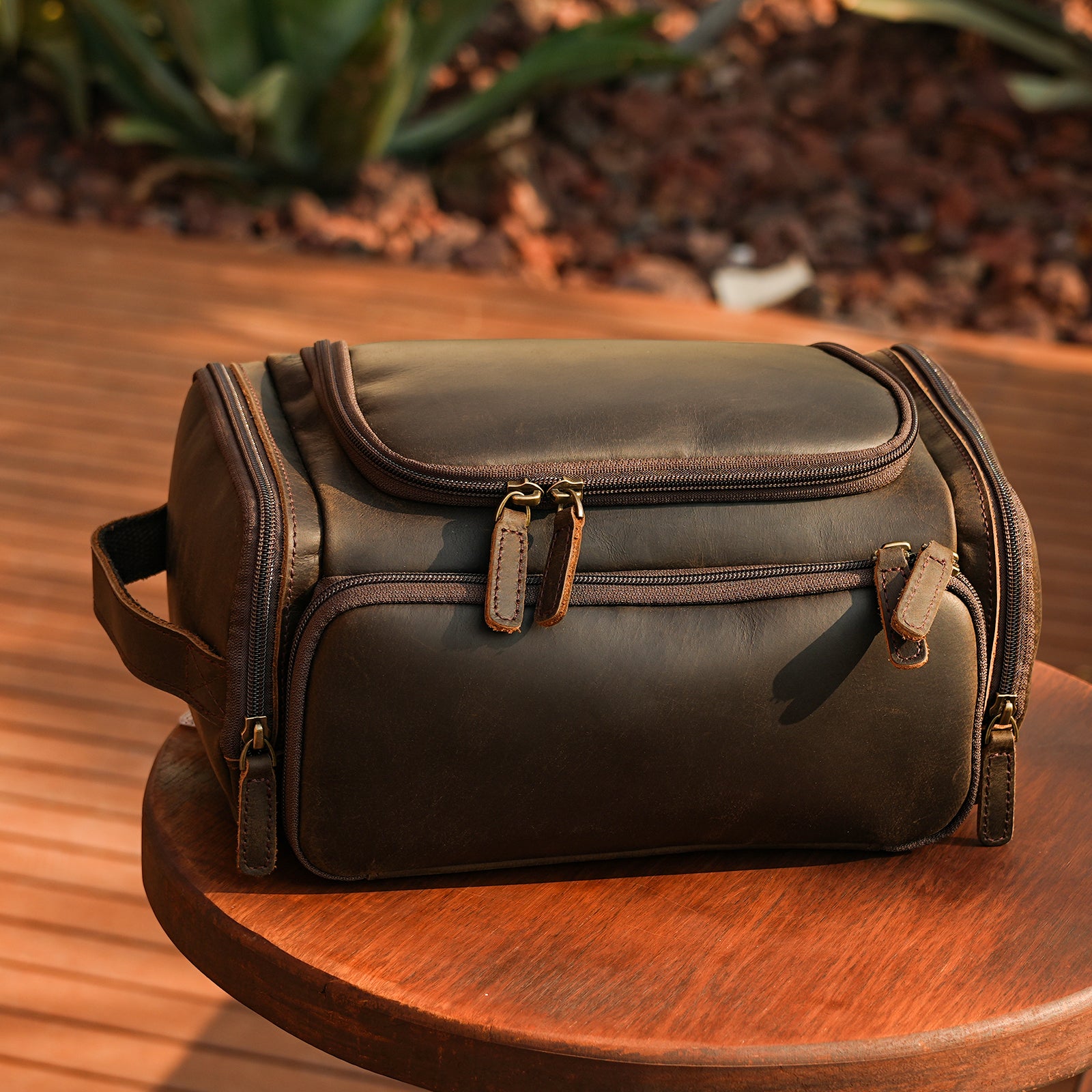 Leather Travel Toiletry Bag Hanging Makeup Cosmetic Wash Case (Scenario Shows)