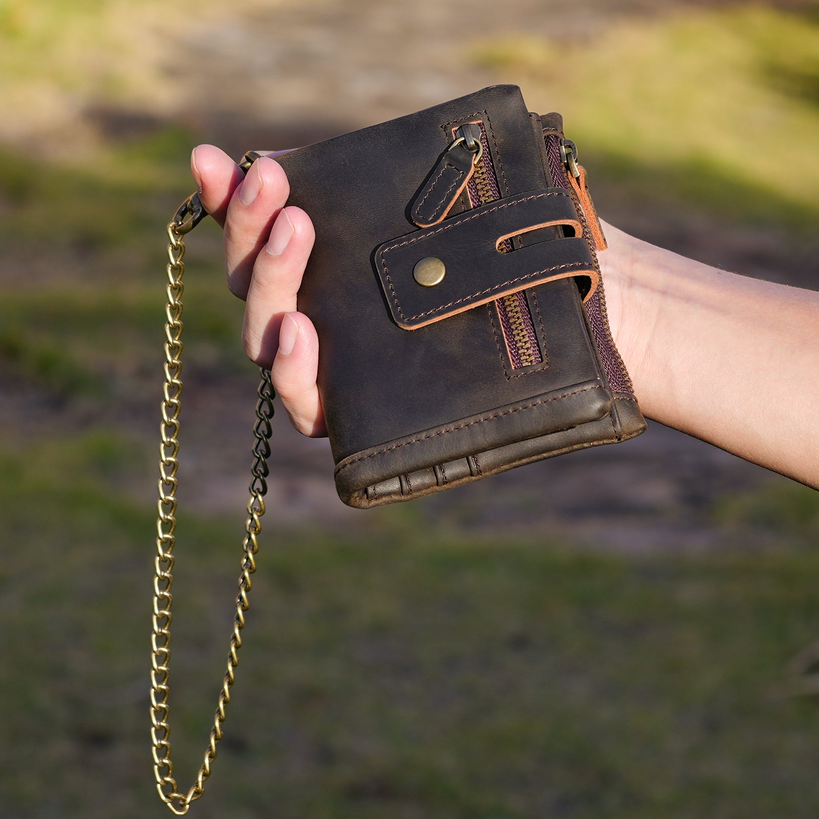 Leather Anti-Theft Wallet with Chain Travel Bifold Purse Card Case (Model Display)