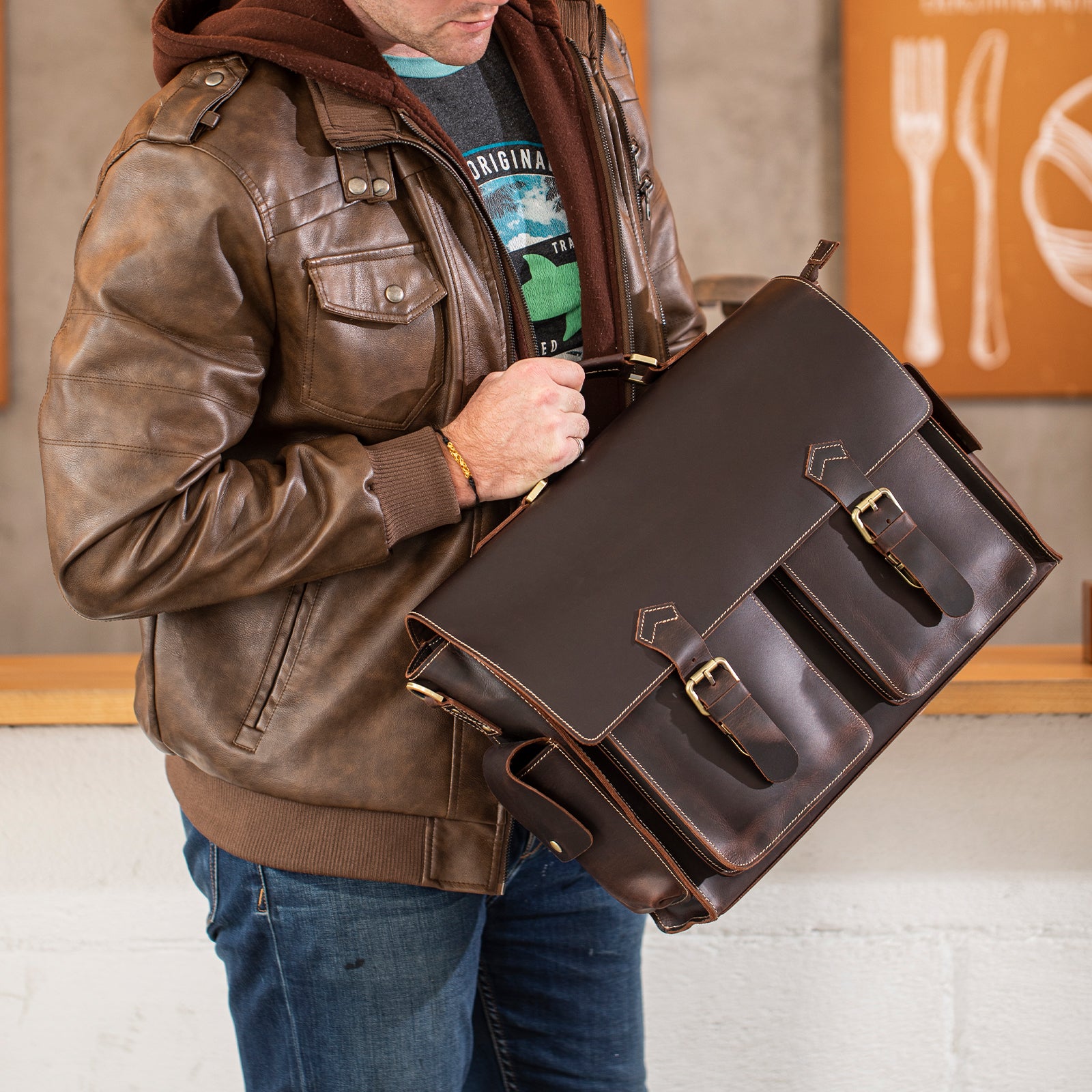 Polare Mens Leather Laptop Briefcase Business Messenger Bag (Model Display)
