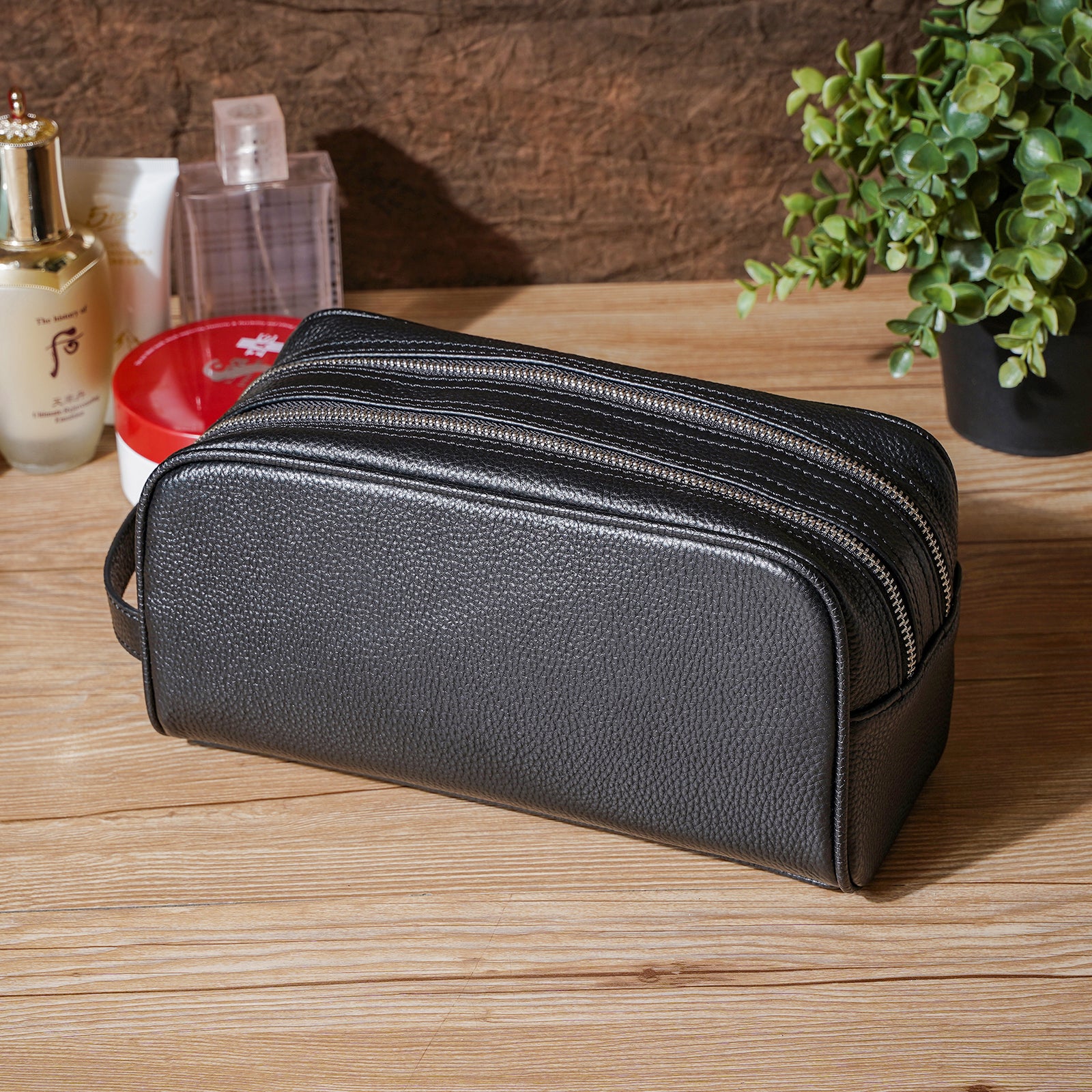 Polare Cowhide Leather Water Resistant Dopp Kit Shaving Travel Case Toiletry Bag (Scenario Shows)